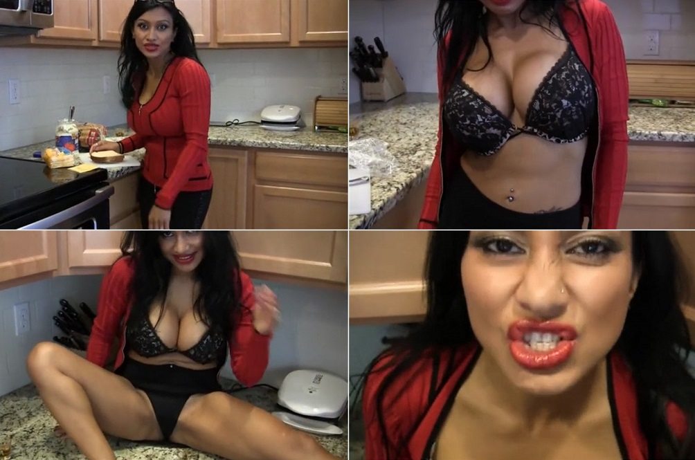 girls kissing whiyle naked tranny sucked off