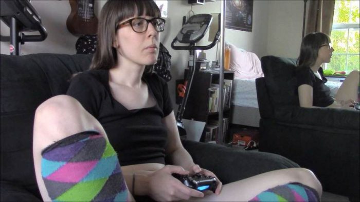 ElwynCiel - Nerdy Gamer Sister Gets Bothered To Fuck FullHD 